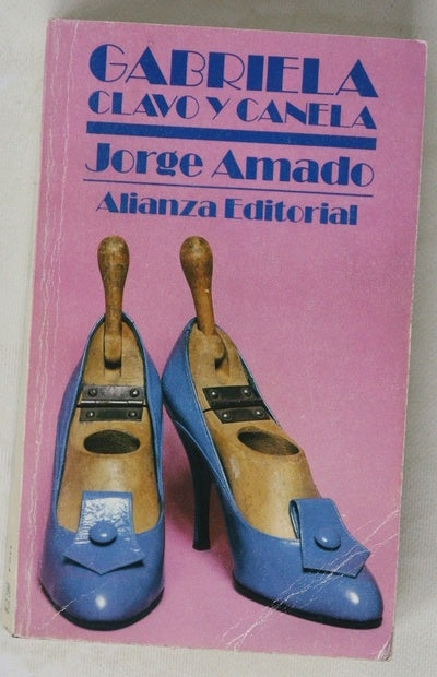 Gabriela clavo y canela