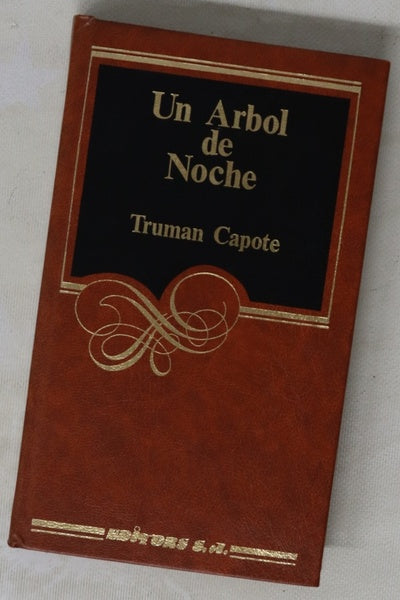 Un árbol de noche