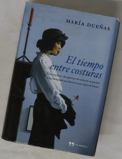 El tiempo entre costuras
