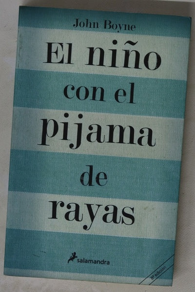 El niño con el pijama de rayas