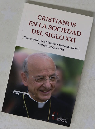 Cristianos en la sociedad del siglo XXI : conversación con Monseñor Fernando Ocáriz, Prelado del Opus Dei