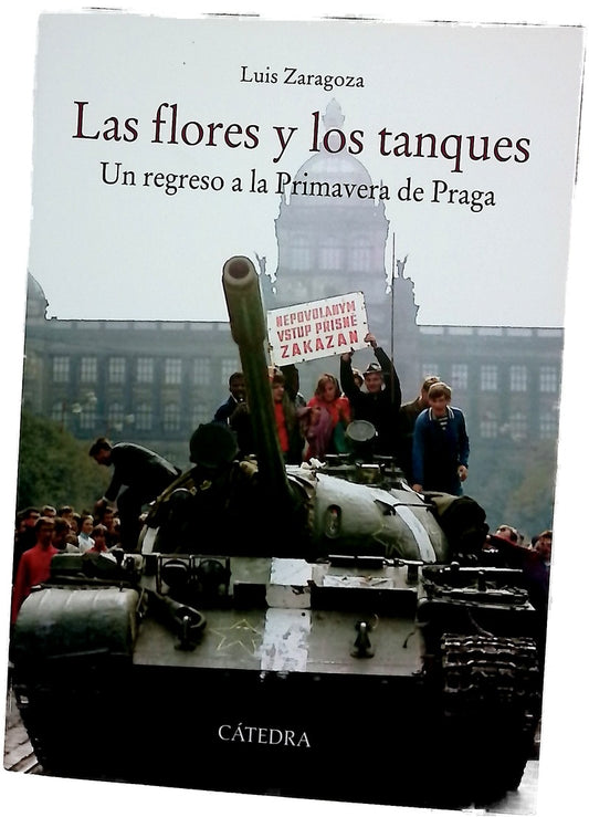 Las flores y los tanques : un regreso a la primavera de Praga