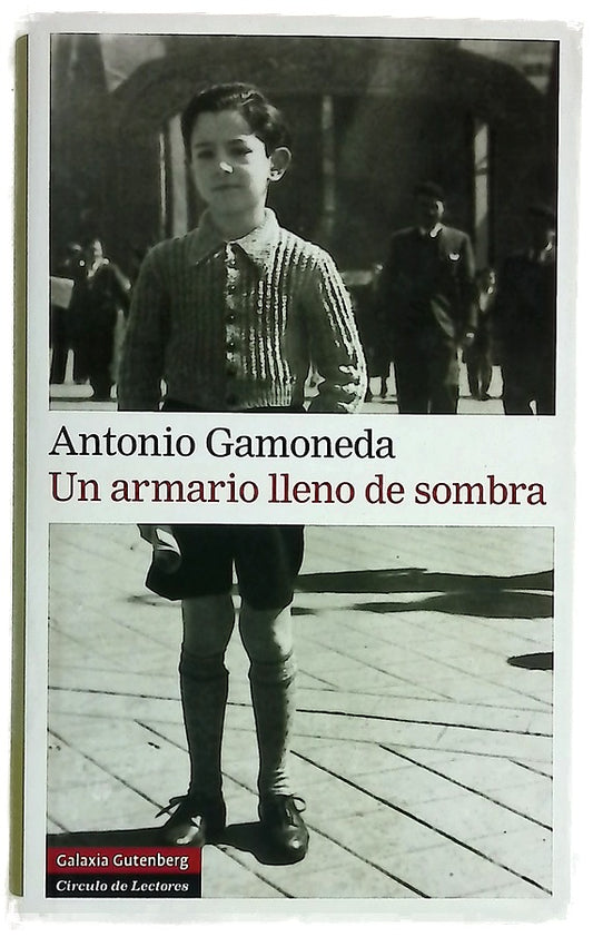Un armario lleno de sombra