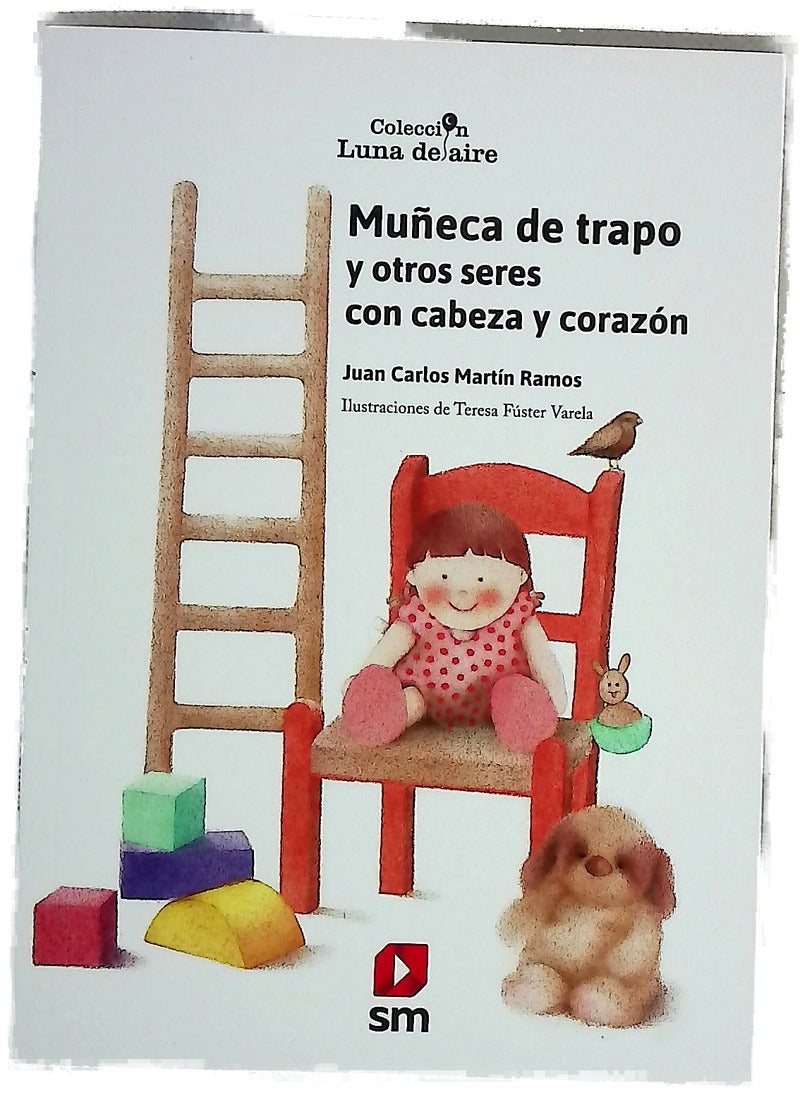 Muñeca de trapo y otros seres con cabeza y corazón