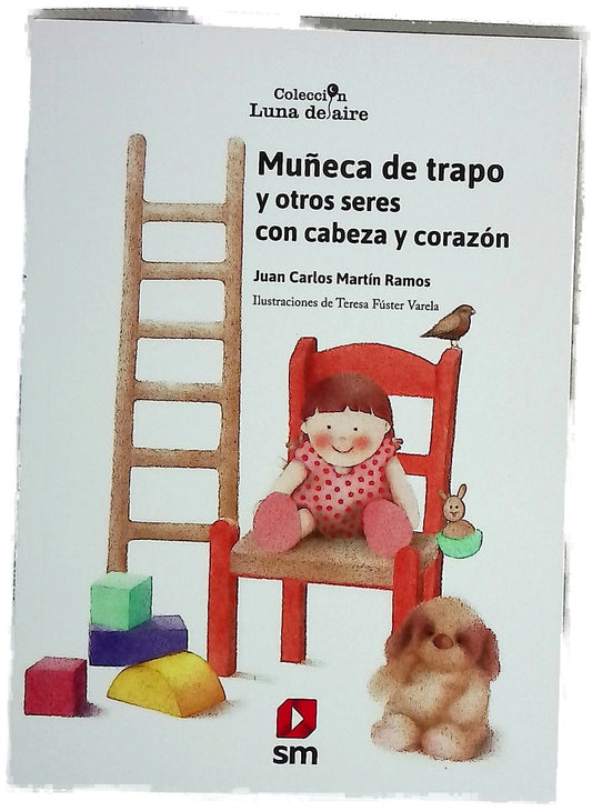 Muñeca de trapo y otros seres con cabeza y corazón