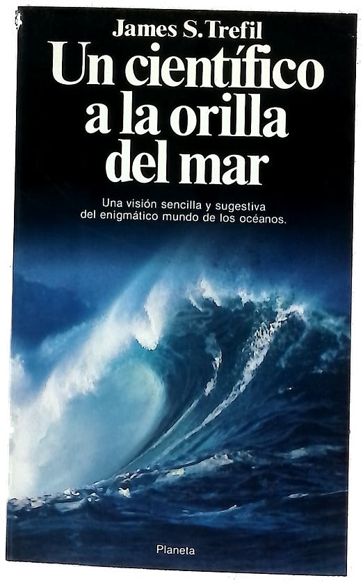 Un científico a la orilla del mar