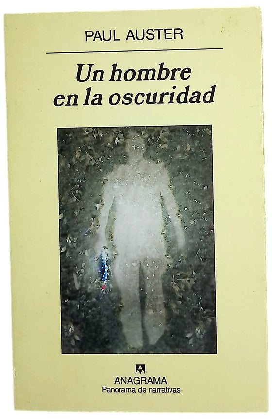 Un hombre en la oscuridad