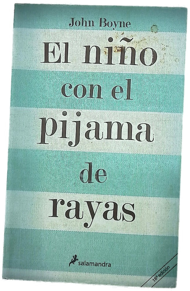 El niño con el pijama de rayas