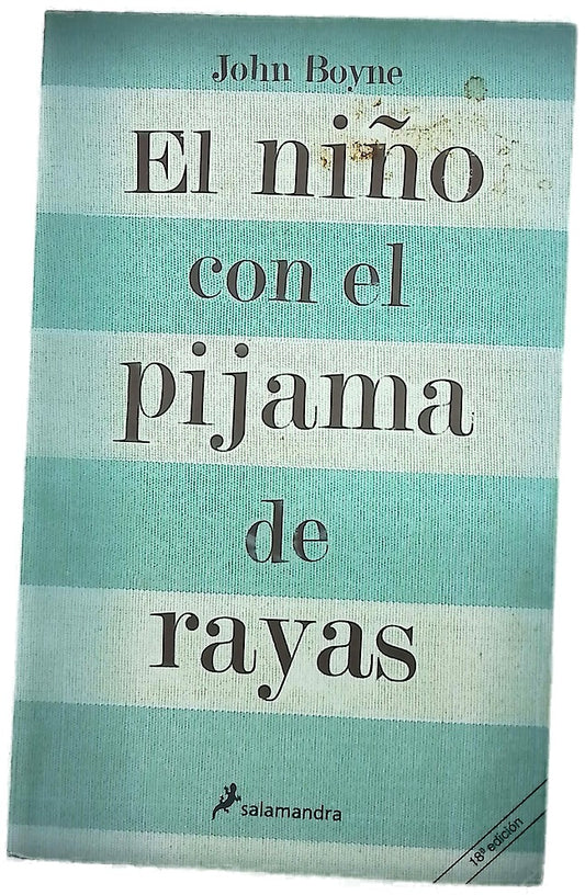 El niño con el pijama de rayas