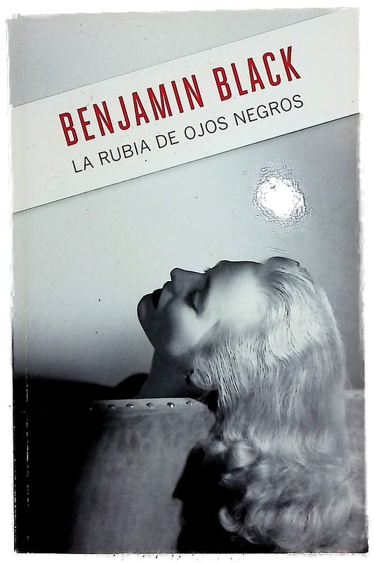 La rubia de los ojos negros