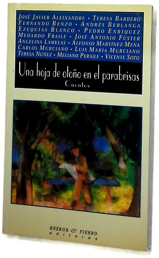 Una hoja de otoño en el parabrisas