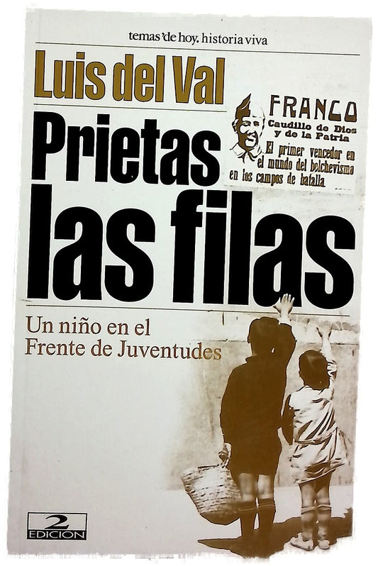 Prietas las filas un niño en el Frente de Juventudes