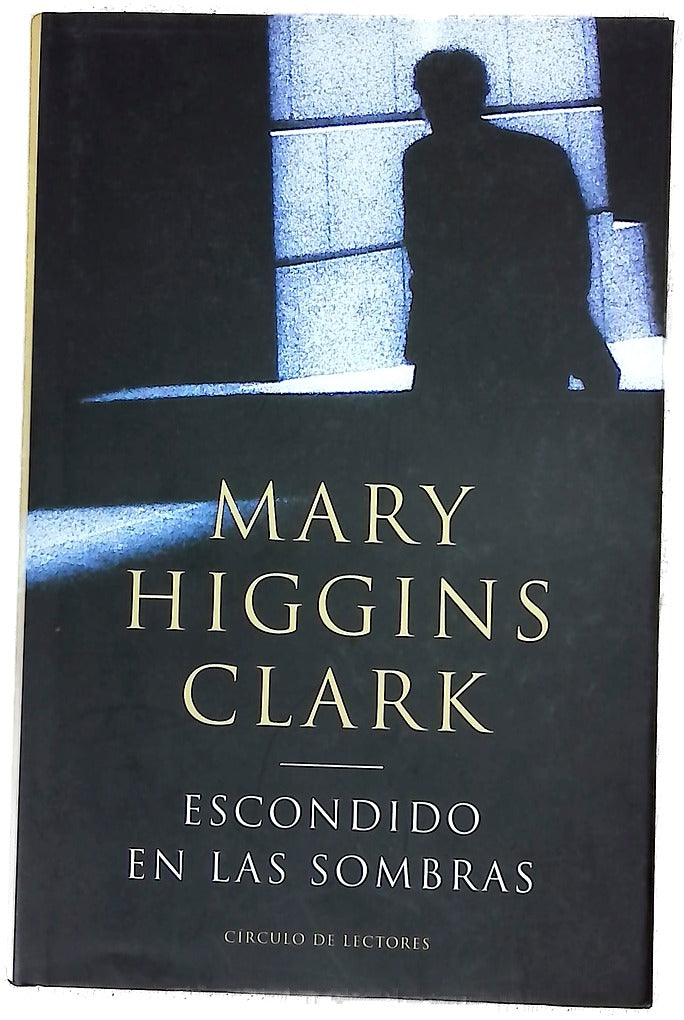 Escondido en las sombras