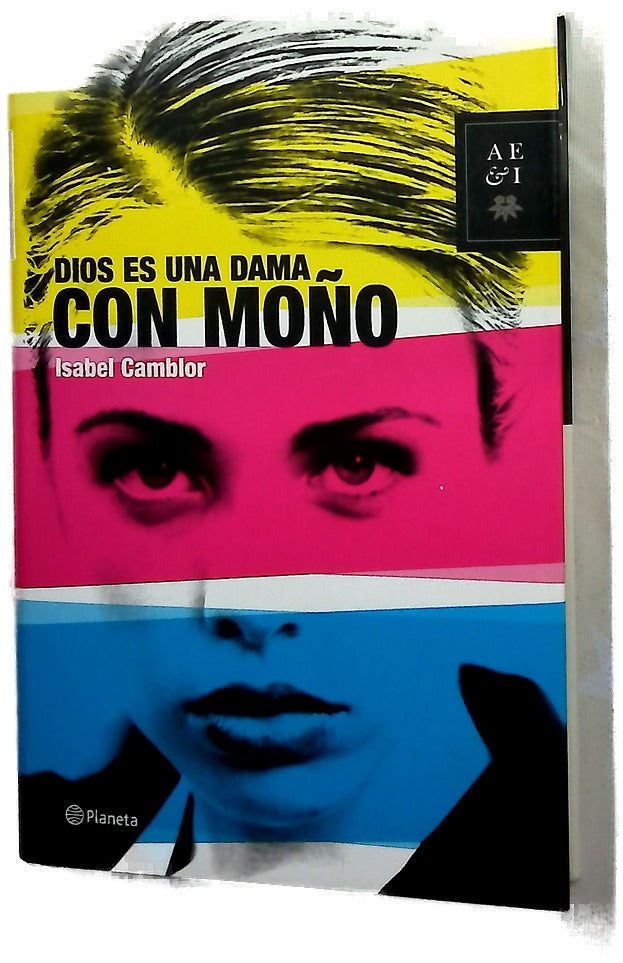 Dios es una dama con moño