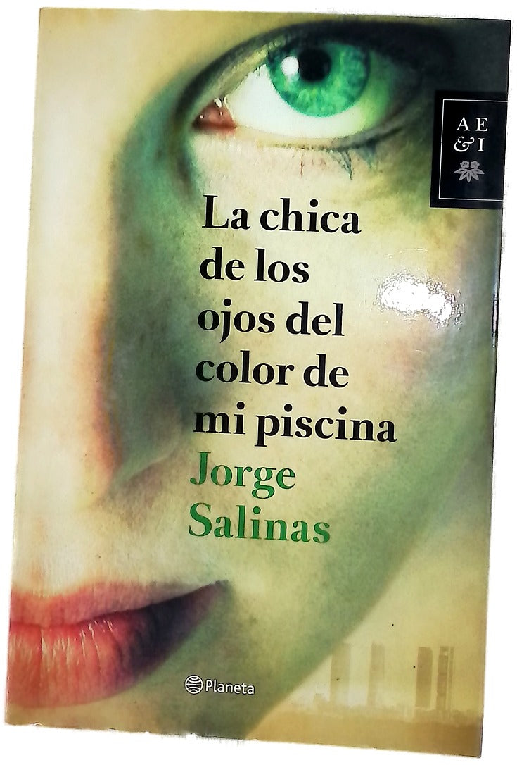 La chica de los ojos del color de mi piscina