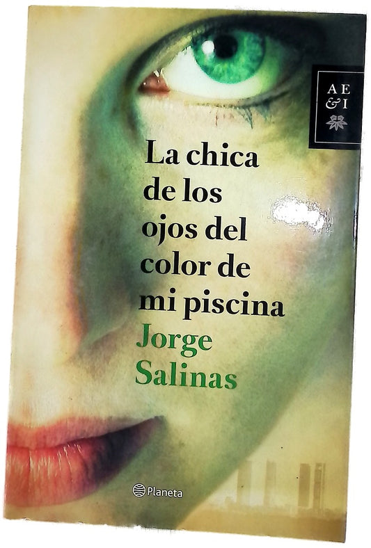 La chica de los ojos del color de mi piscina
