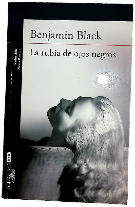 La rubia de ojos negros