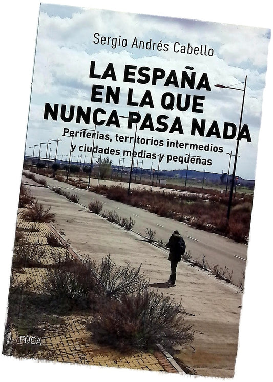 La España en la que nunca pasa nada : periferias, territorios intermedios y ciudades medias y pequeñas