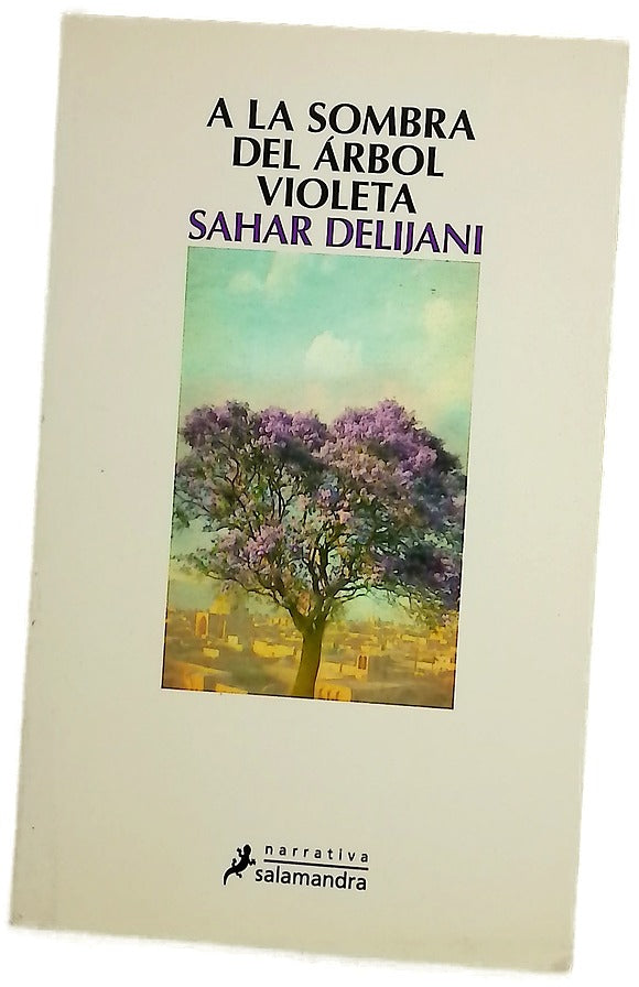 A la sombra del árbol violeta