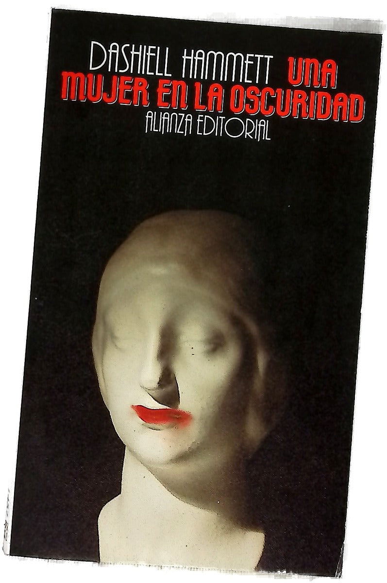 Una mujer en la oscuridad : novela de un idilio peligroso