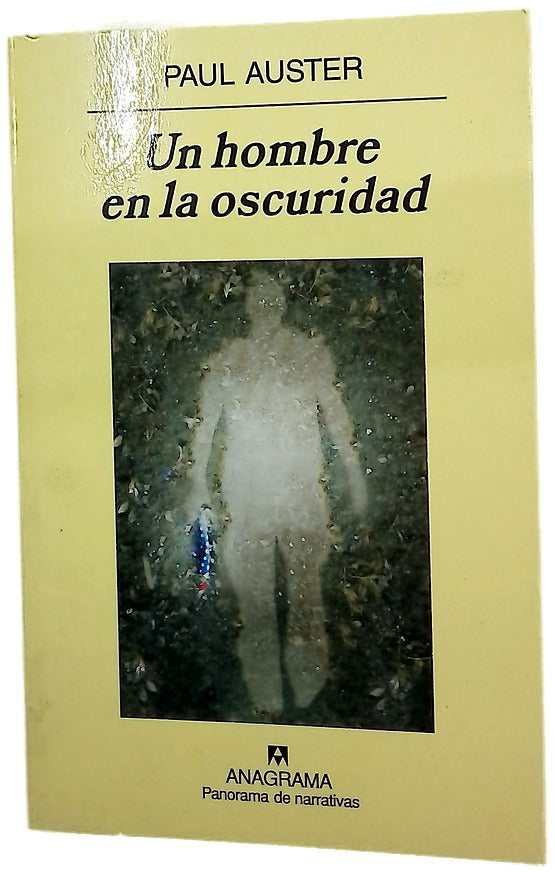 Un hombre en la oscuridad