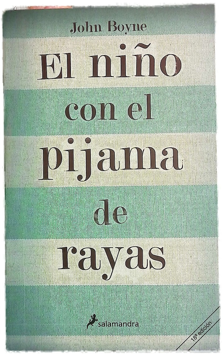 El niño con el pijama de rayas