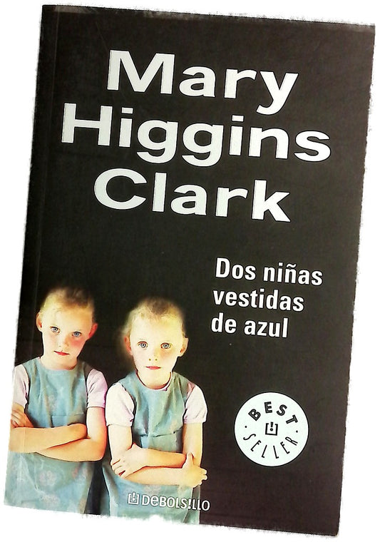 Dos niñas vestidas de azul