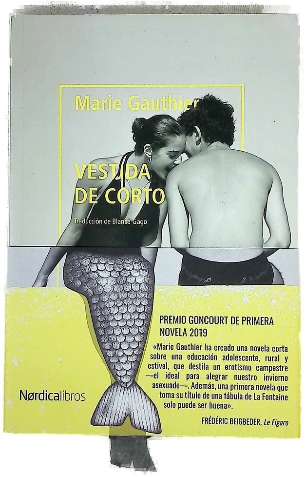 Vestida de corto