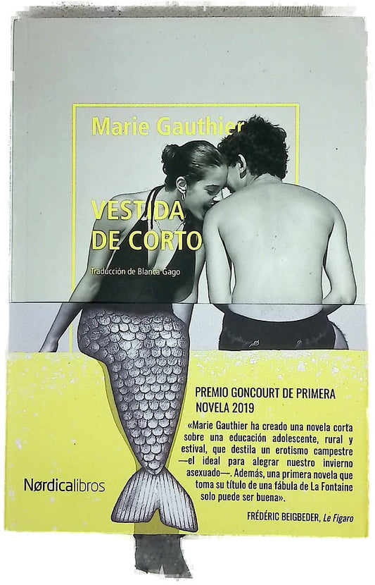Vestida de corto