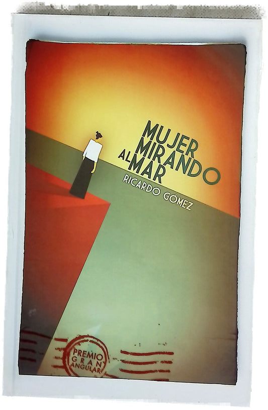 Mujer mirando al mar