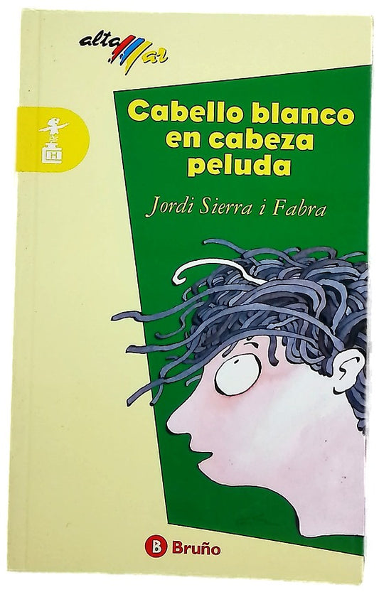 Cabello blanco en cabeza peluda