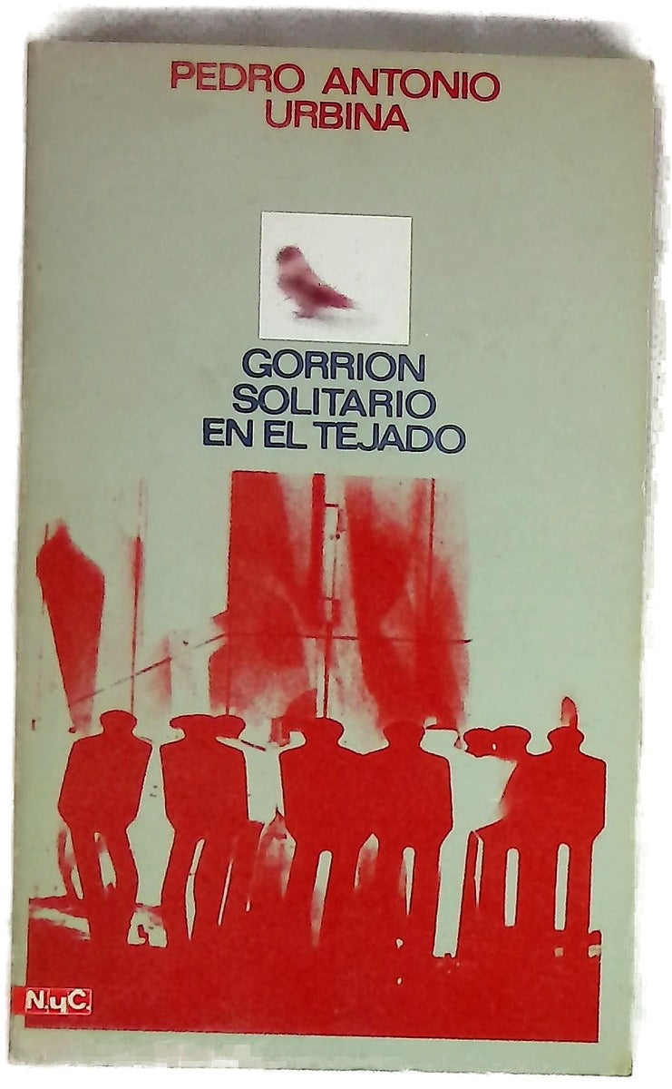 Gorrión solitario en el tejado